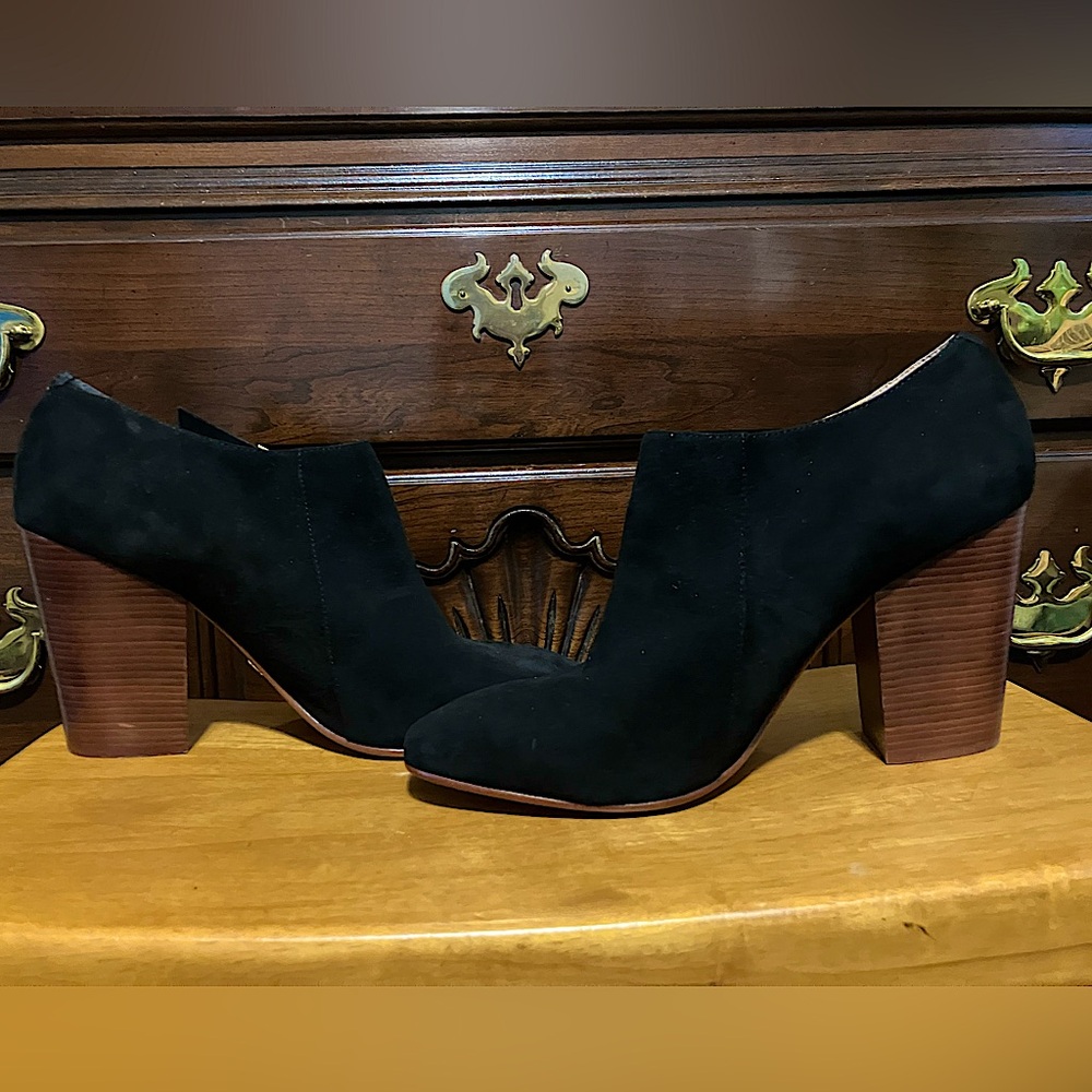 VC Signature Vi-Palika Womens Suede Ankle Boots Size 10M Black Leather Zipper